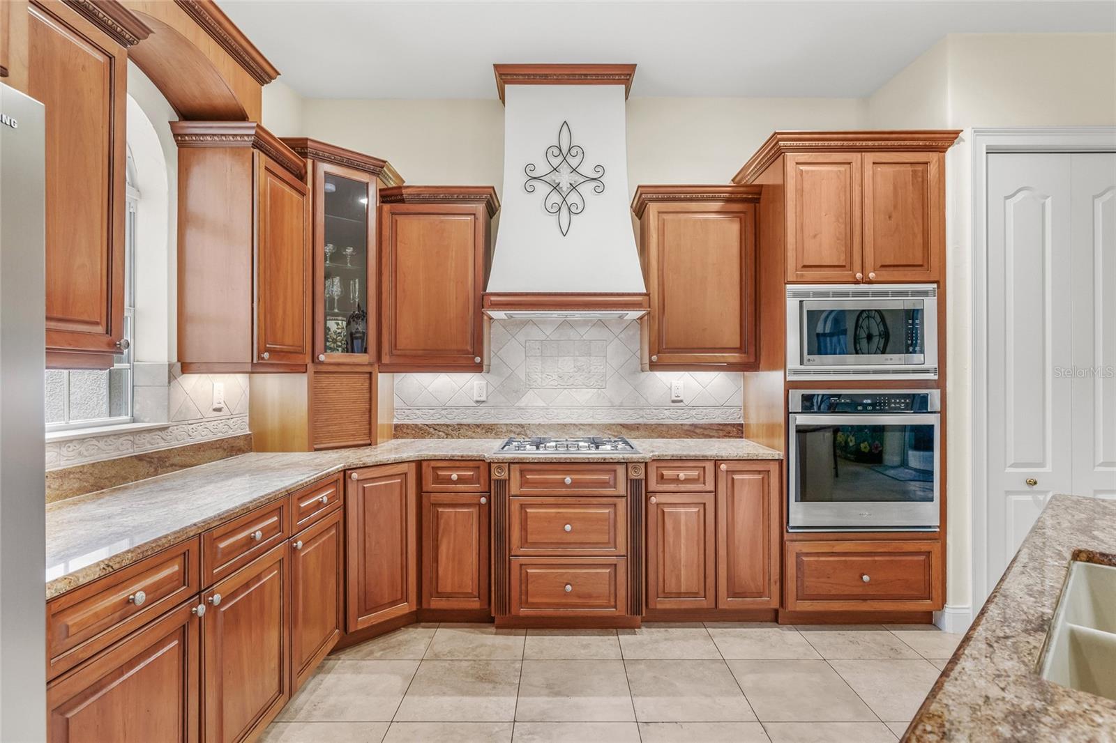 Listing photo id 10 for 10096 Southern Breeze Court