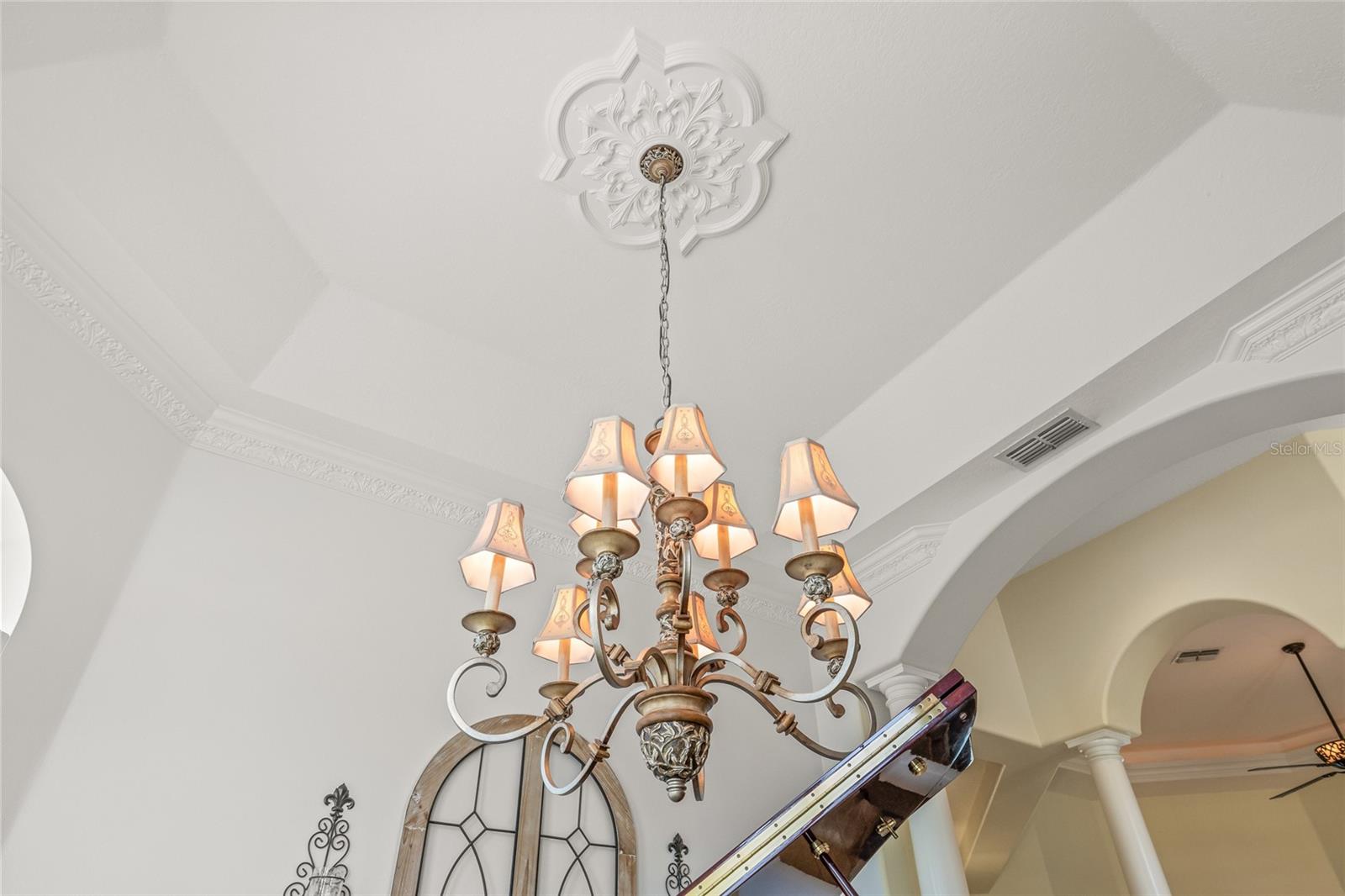 Listing photo id 15 for 10096 Southern Breeze Court