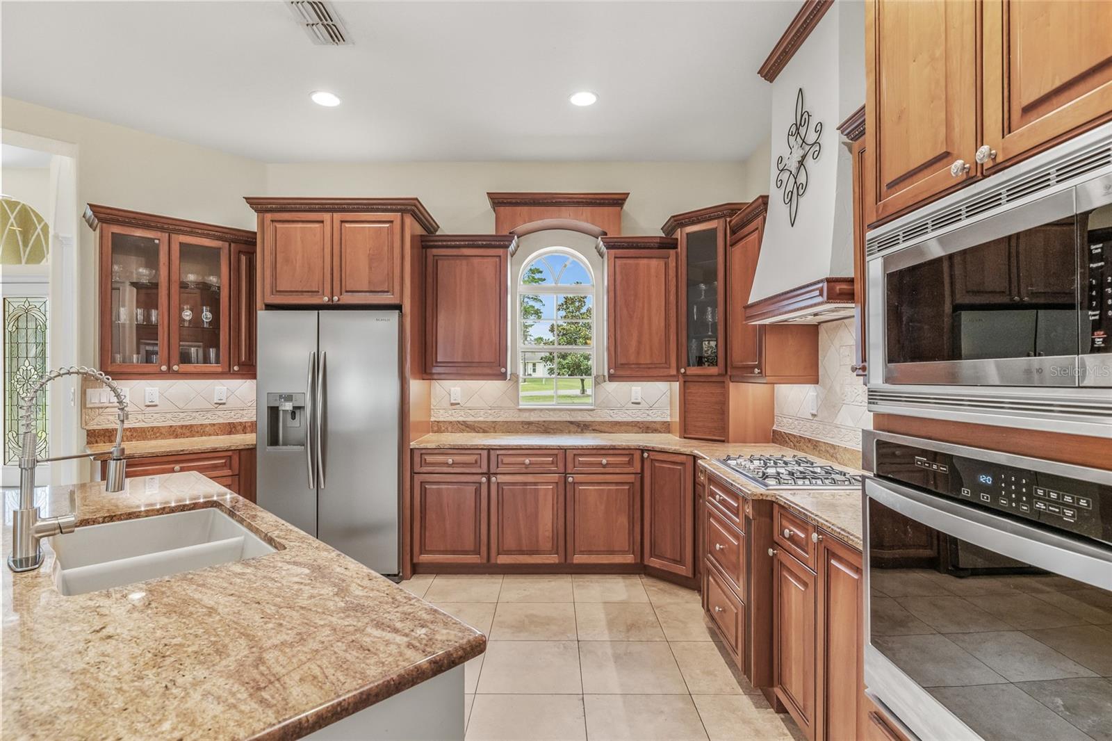 Listing photo id 4 for 10096 Southern Breeze Court
