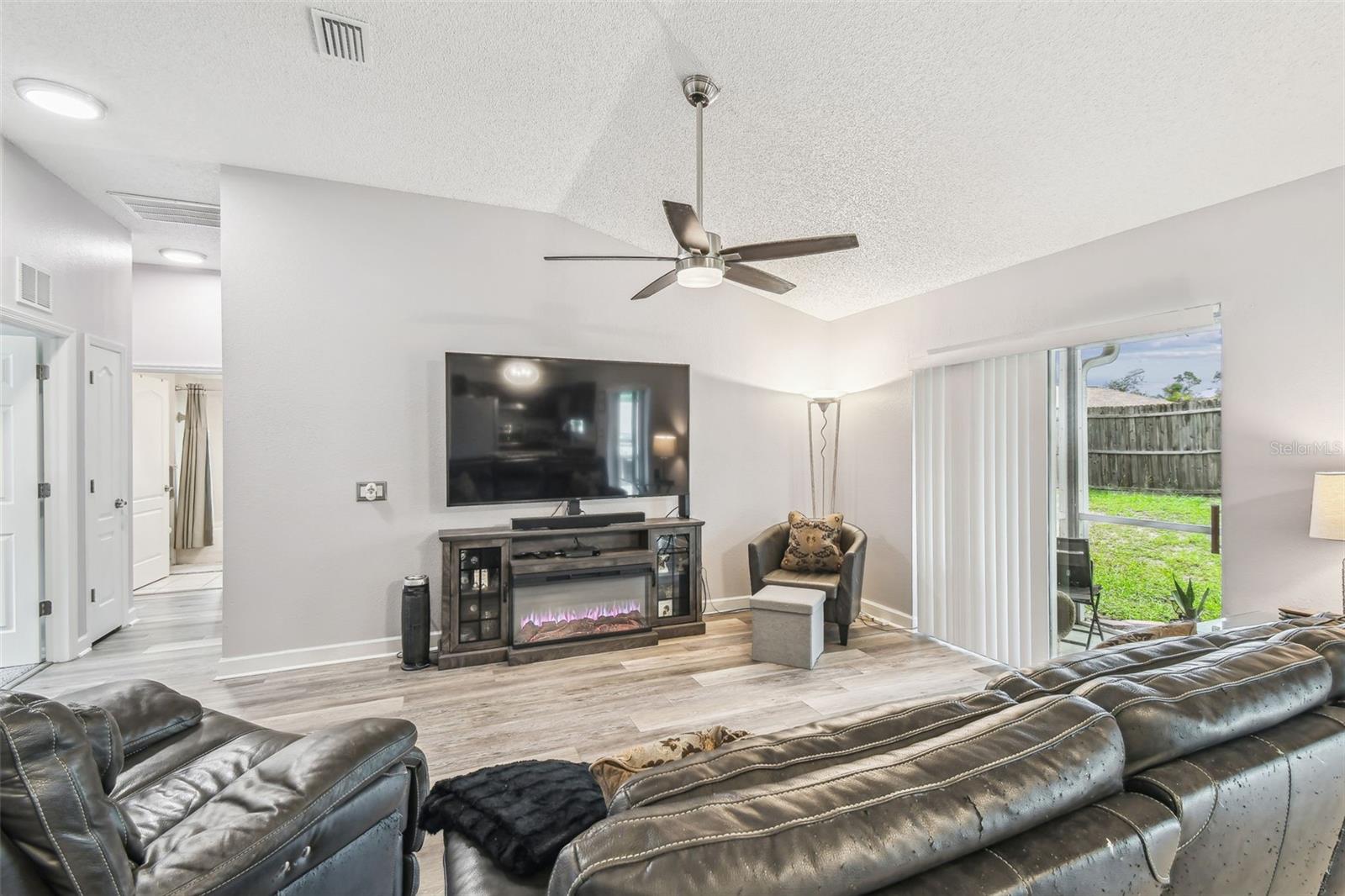 Image 10 of 61 For 5284 Landover Boulevard