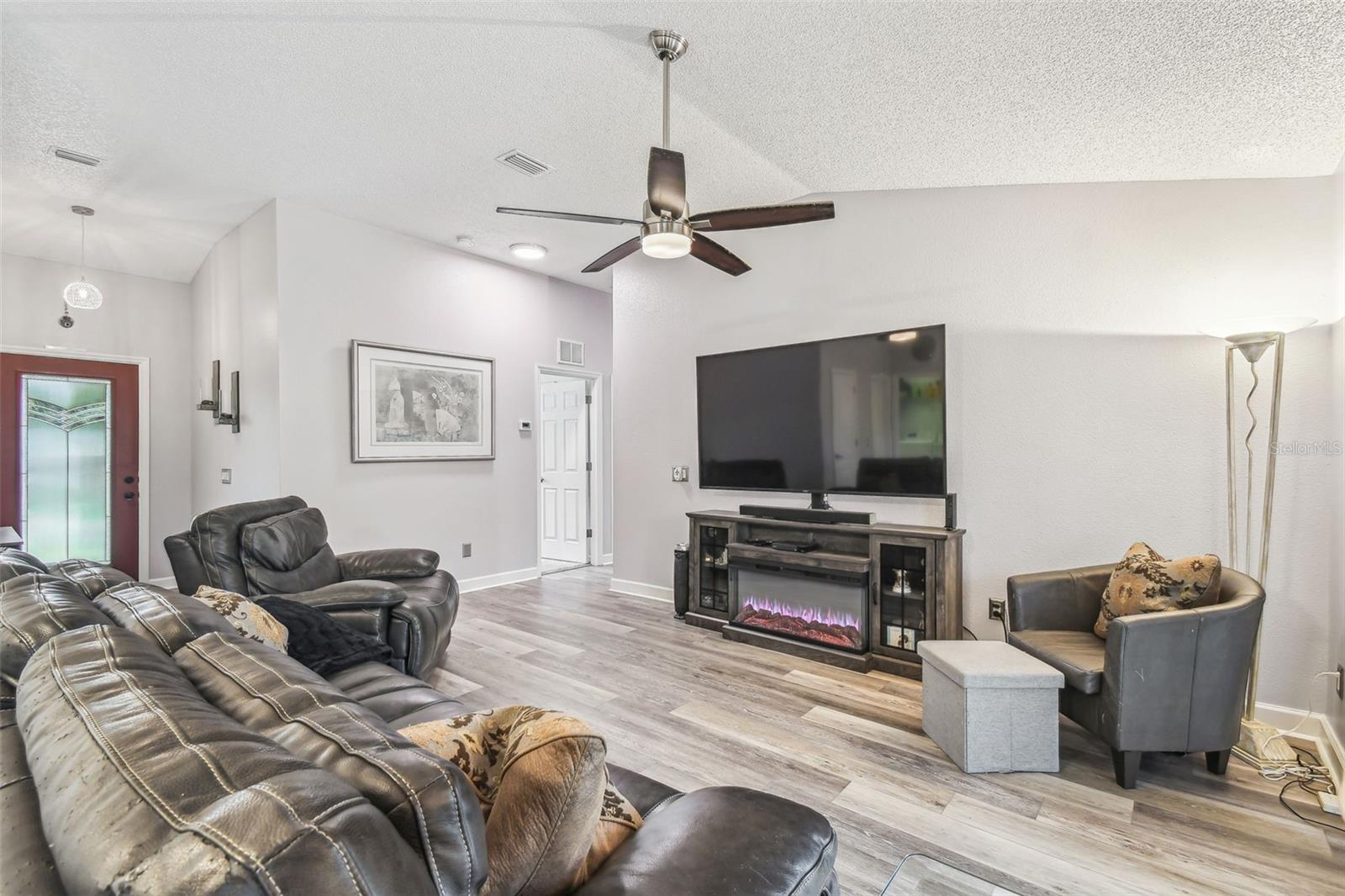Image 11 of 61 For 5284 Landover Boulevard
