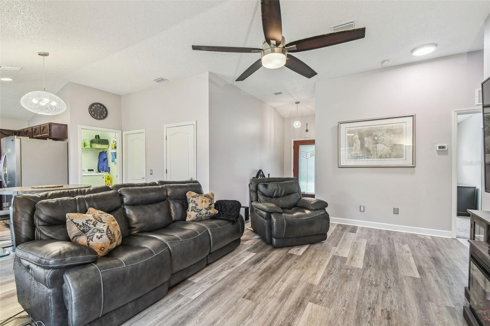 Image 12 of 61 For 5284 Landover Boulevard