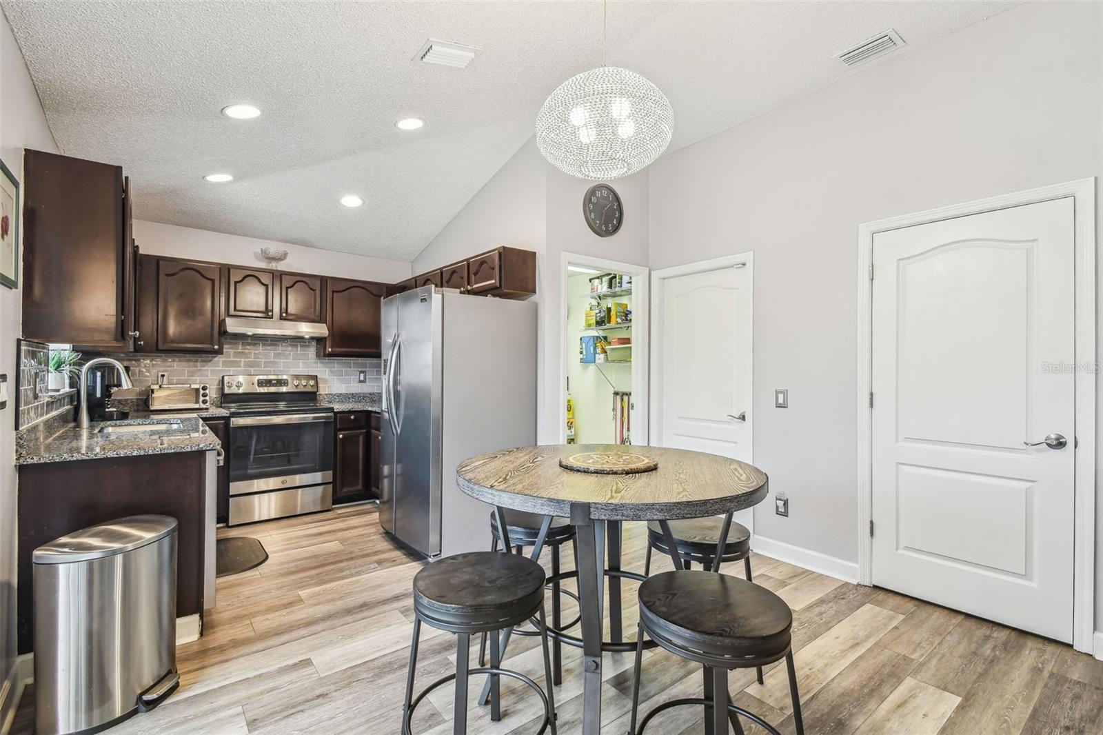 Image 15 of 61 For 5284 Landover Boulevard