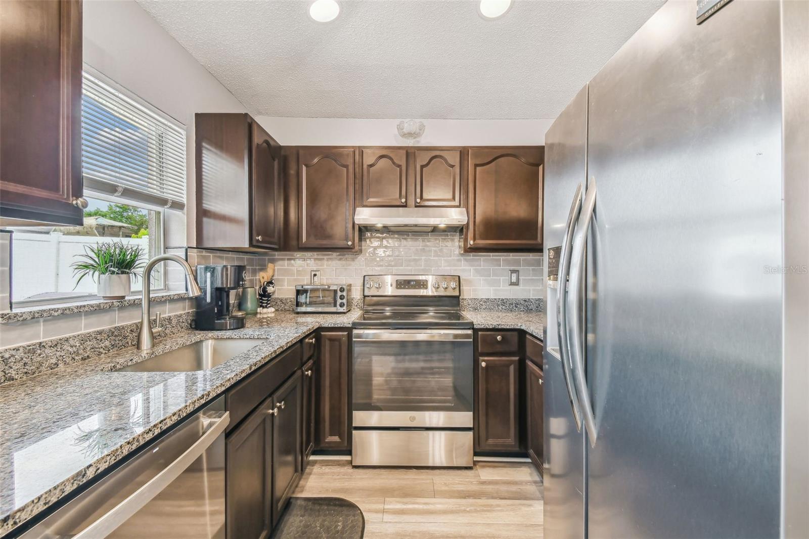 Image 17 of 61 For 5284 Landover Boulevard