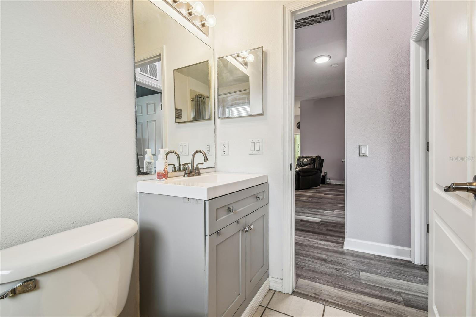 Image 34 of 61 For 5284 Landover Boulevard