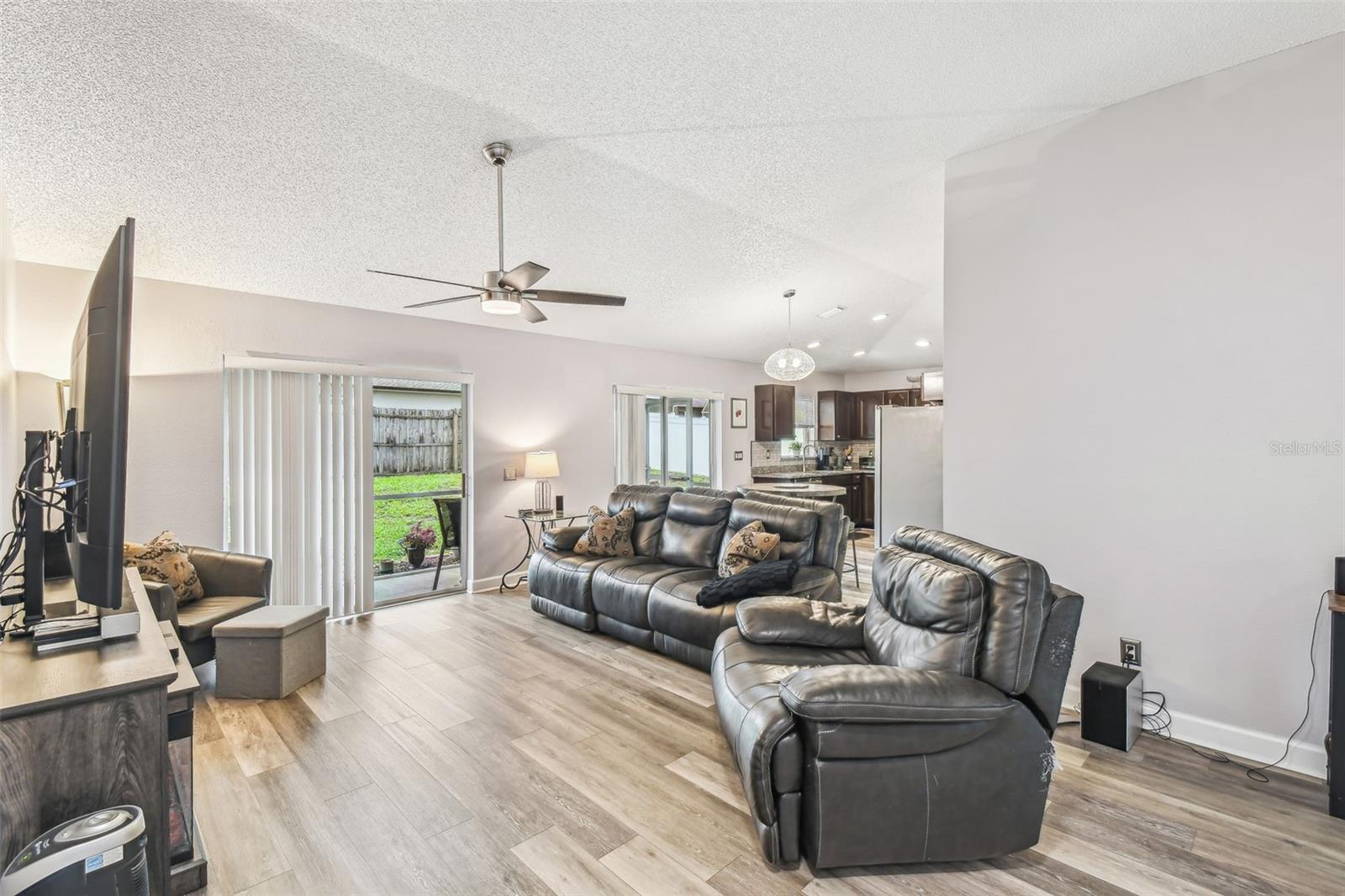 Image 9 of 61 For 5284 Landover Boulevard