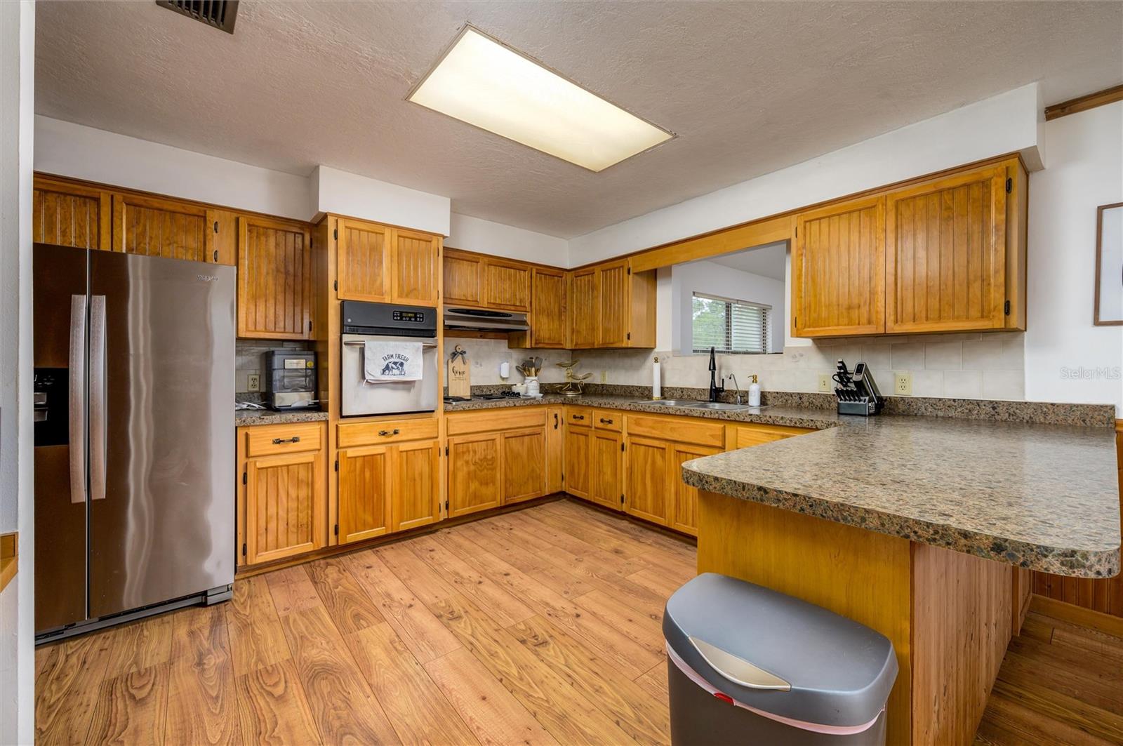 Listing photo id 16 for 9660 Matsonford Avenue