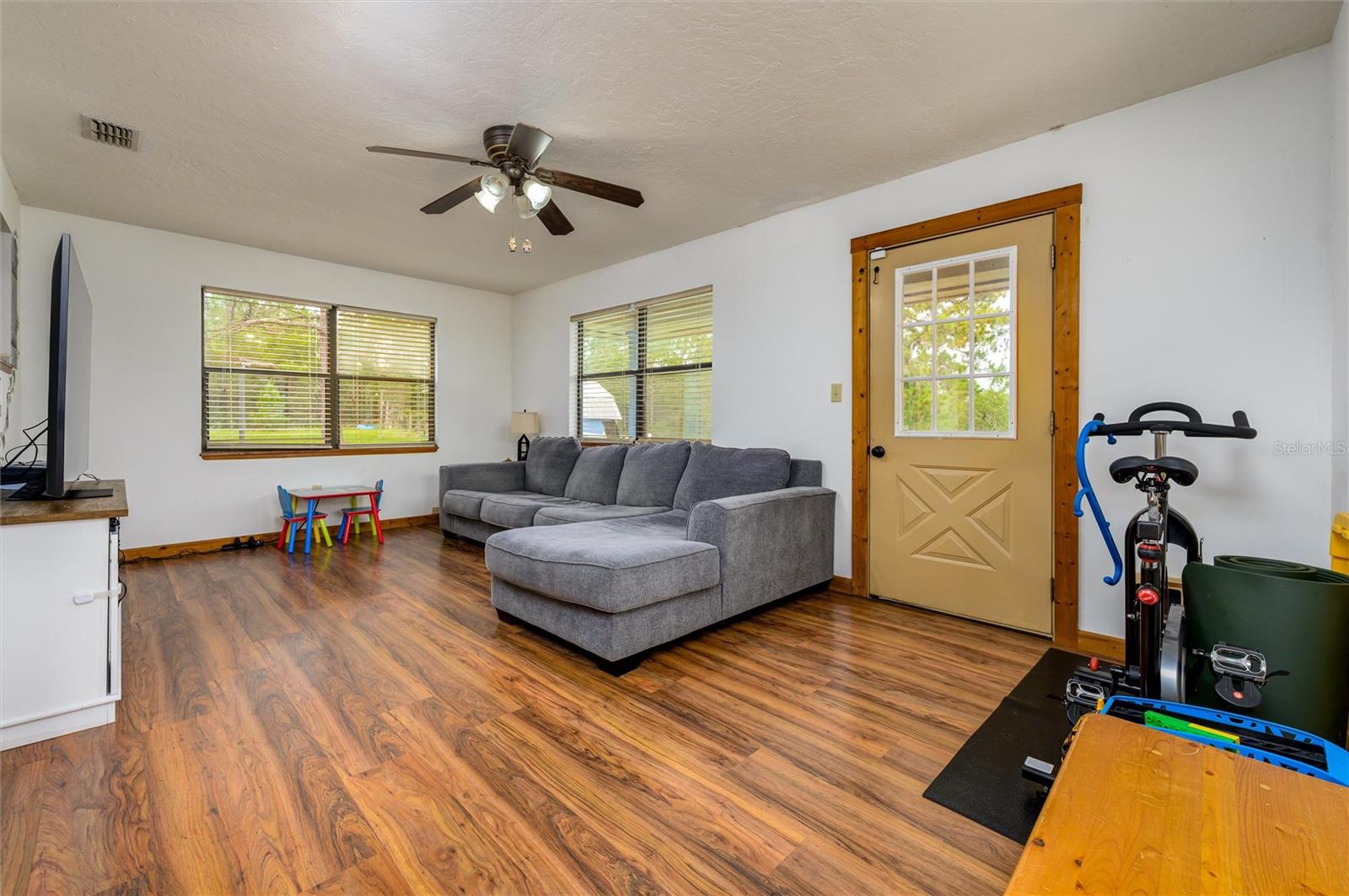 Listing photo id 20 for 9660 Matsonford Avenue