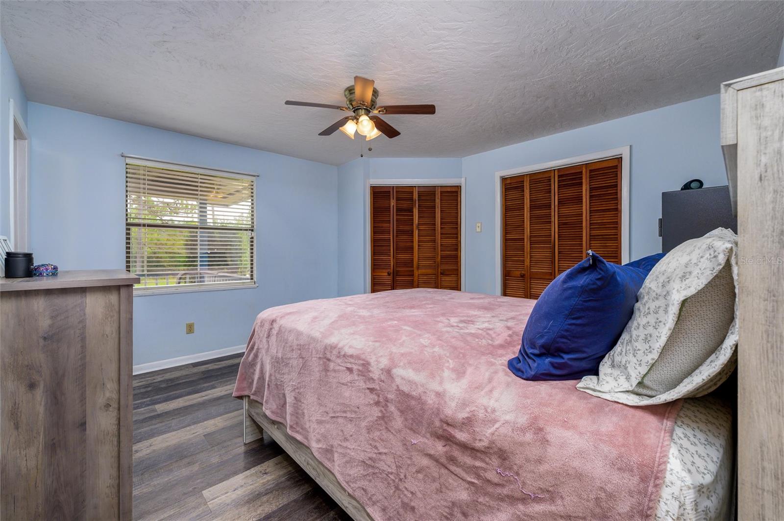 Listing photo id 23 for 9660 Matsonford Avenue