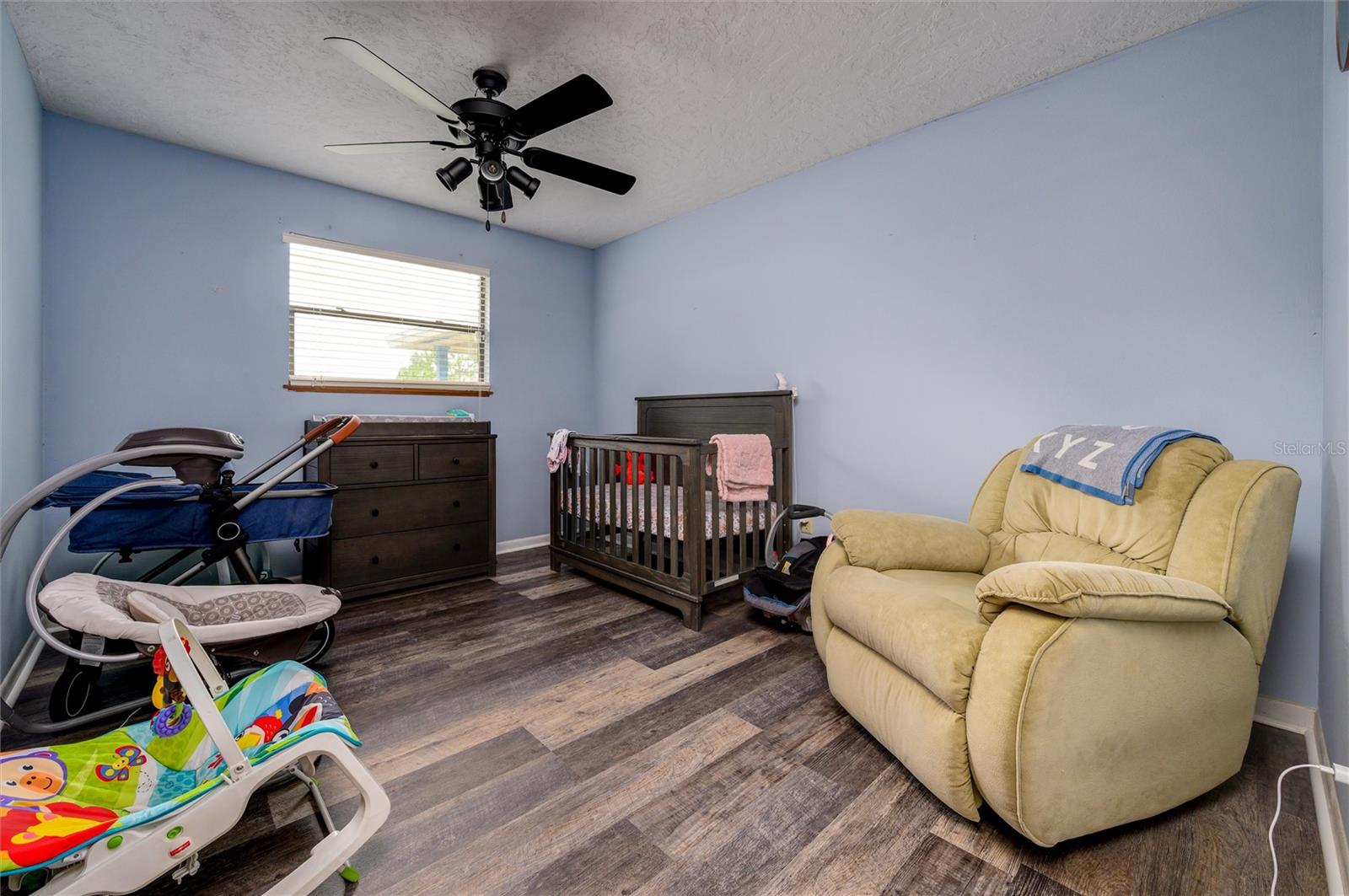 Listing photo id 27 for 9660 Matsonford Avenue
