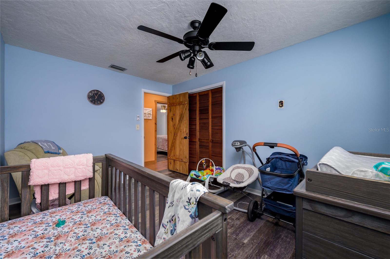 Listing photo id 28 for 9660 Matsonford Avenue