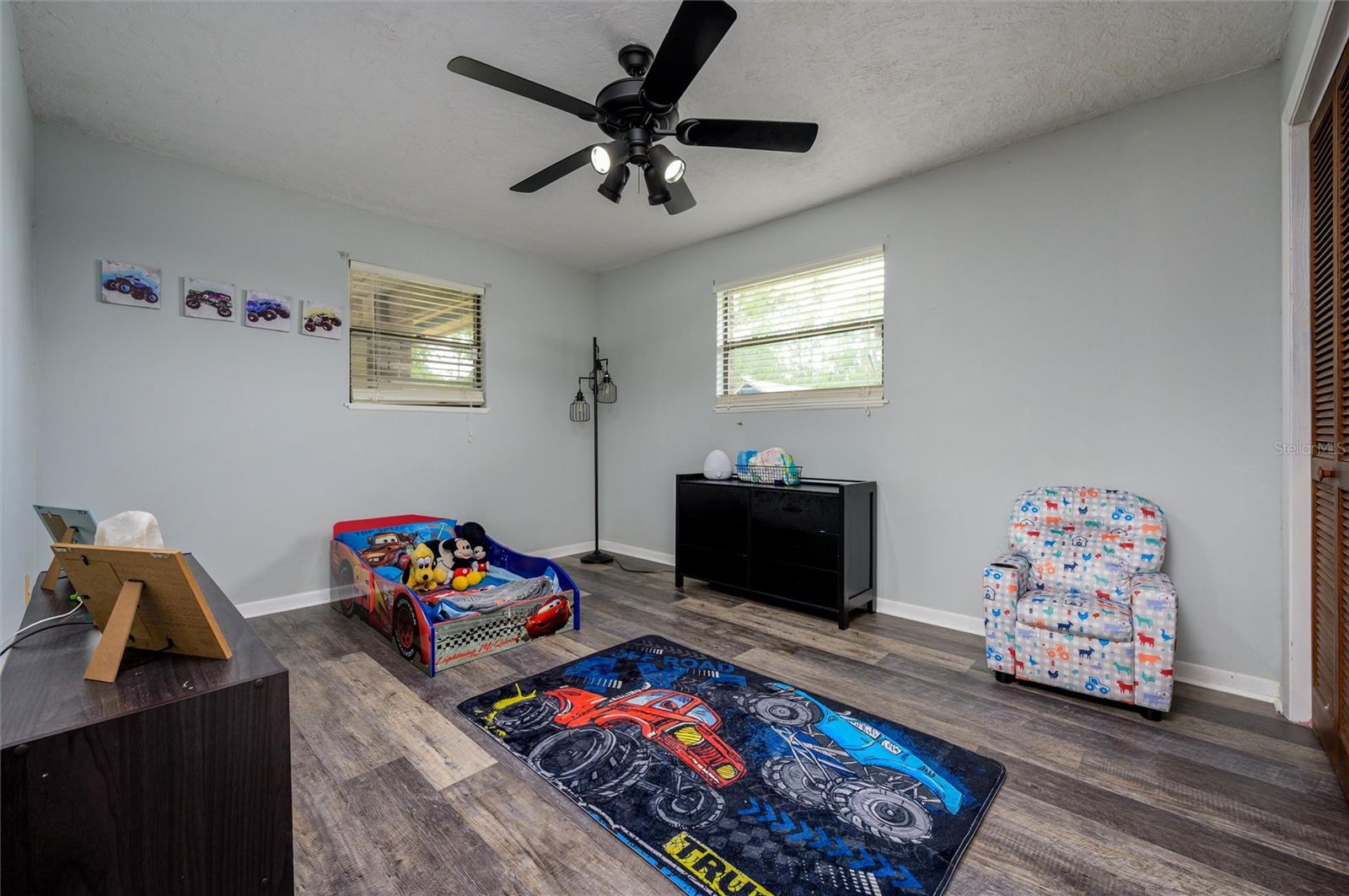 Listing photo id 29 for 9660 Matsonford Avenue