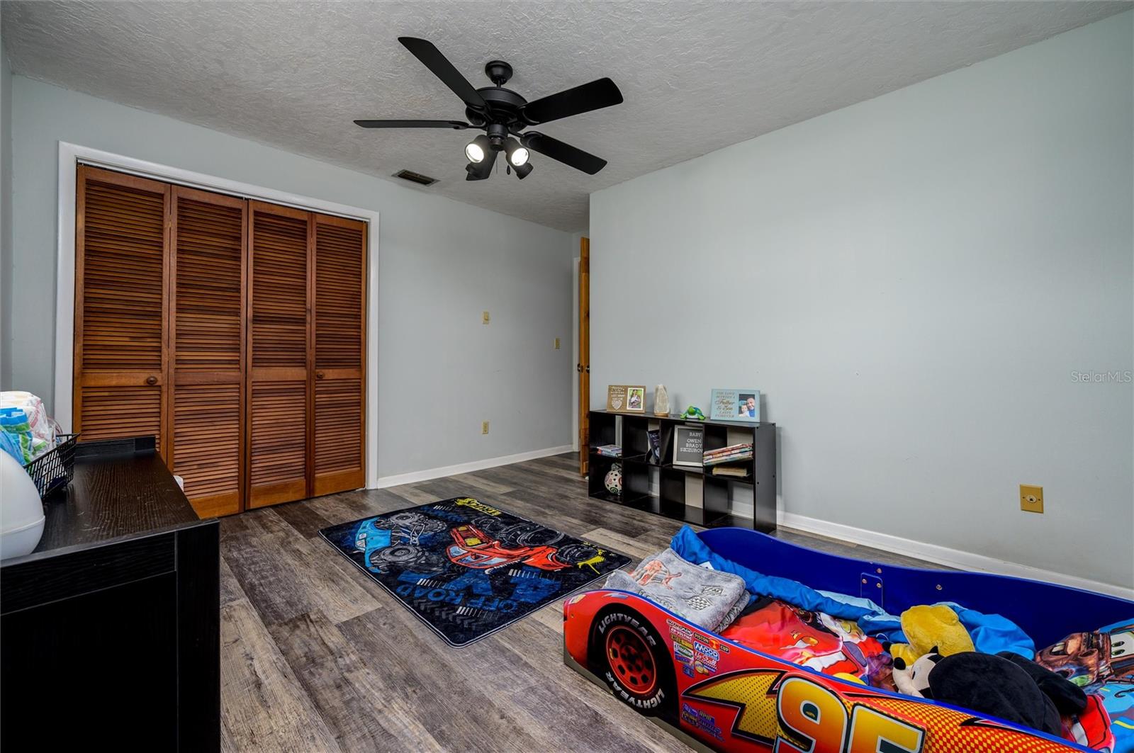 Listing photo id 30 for 9660 Matsonford Avenue