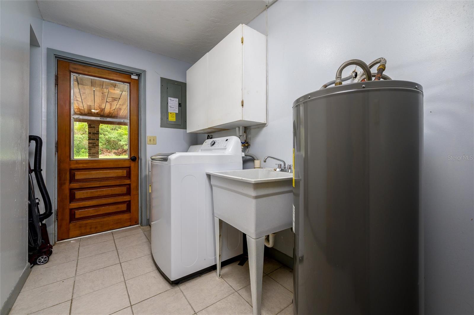 Listing photo id 31 for 9660 Matsonford Avenue