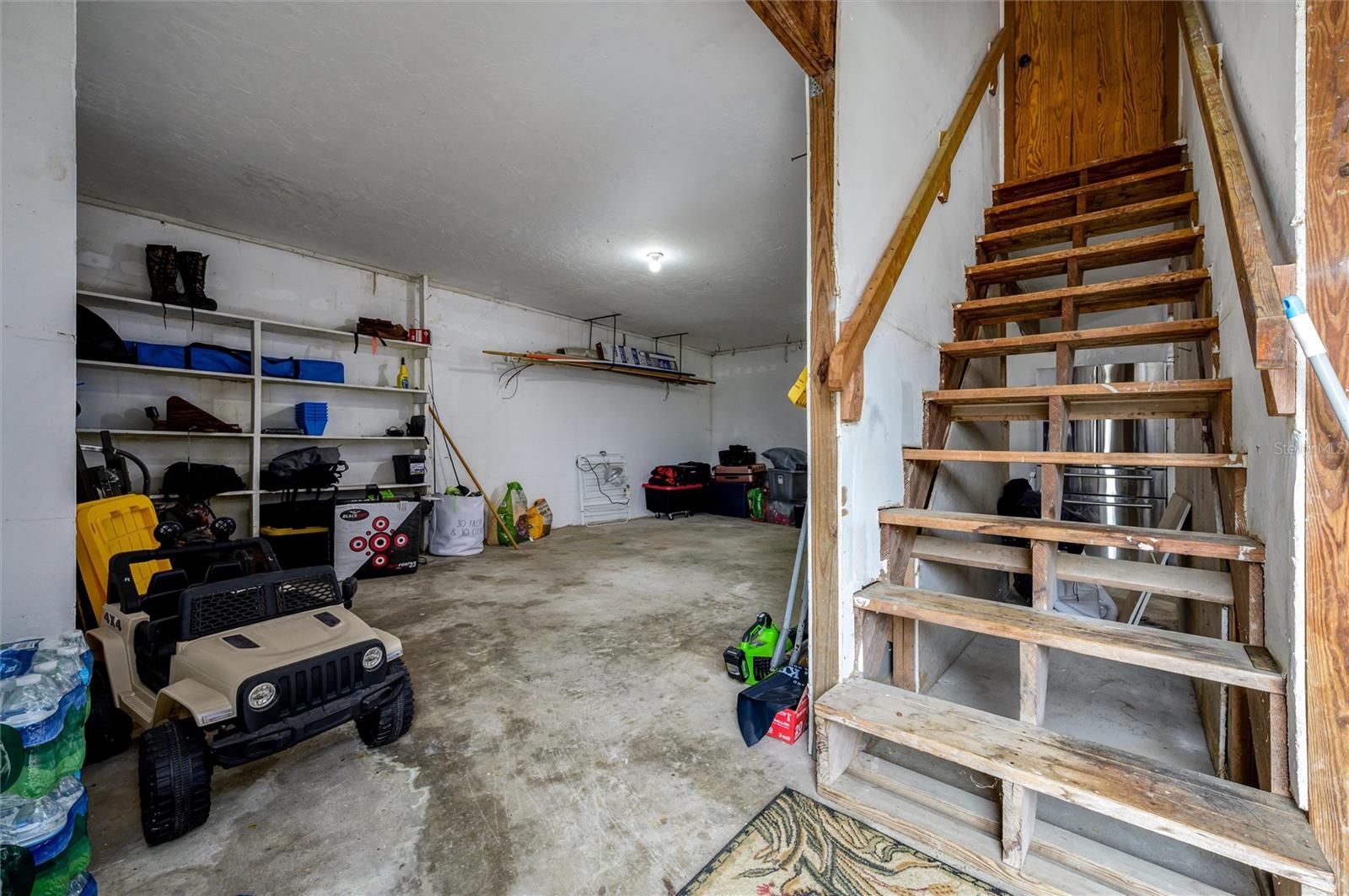 Listing photo id 32 for 9660 Matsonford Avenue