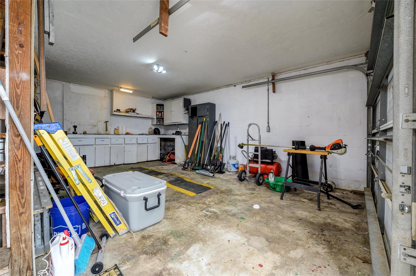 Listing photo id 33 for 9660 Matsonford Avenue