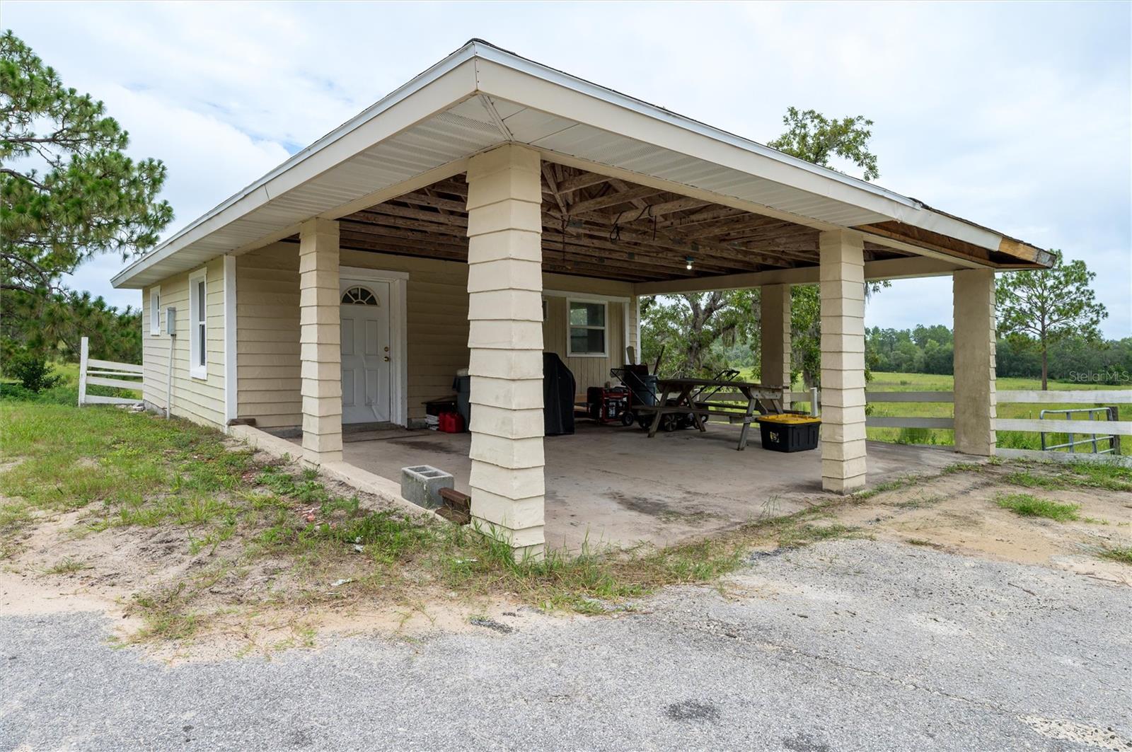 Listing photo id 34 for 9660 Matsonford Avenue