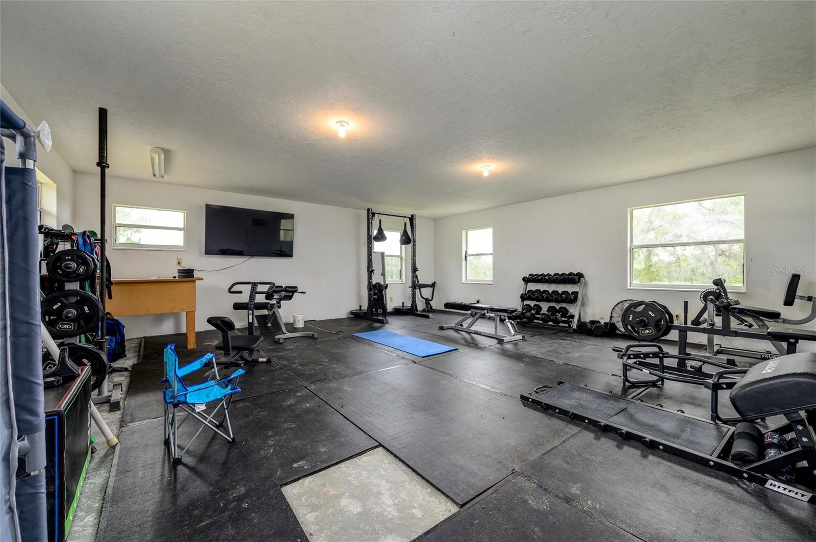 Listing photo id 35 for 9660 Matsonford Avenue