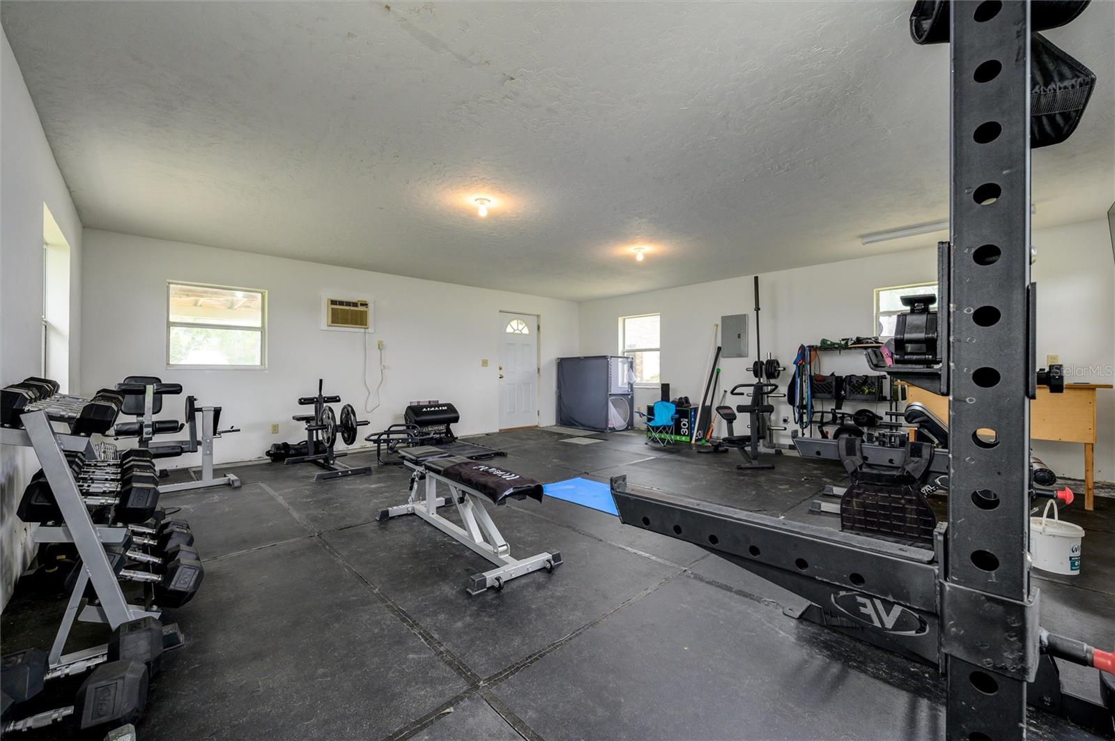 Listing photo id 36 for 9660 Matsonford Avenue