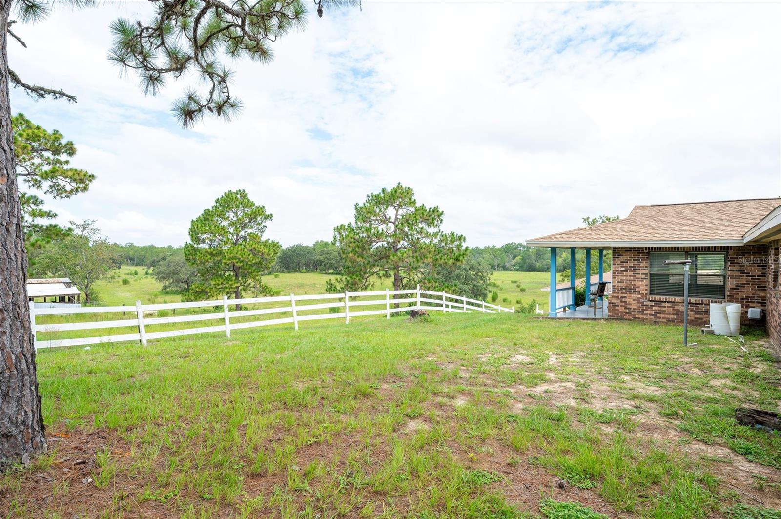 Listing photo id 37 for 9660 Matsonford Avenue
