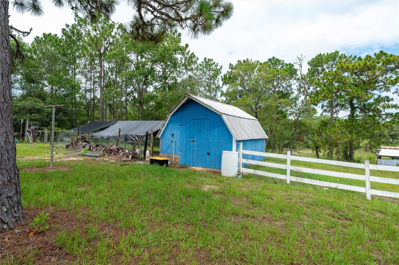 Listing photo id 39 for 9660 Matsonford Avenue