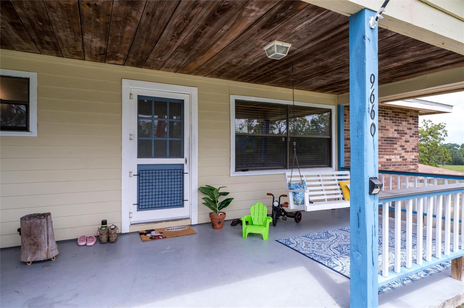 Listing photo id 3 for 9660 Matsonford Avenue
