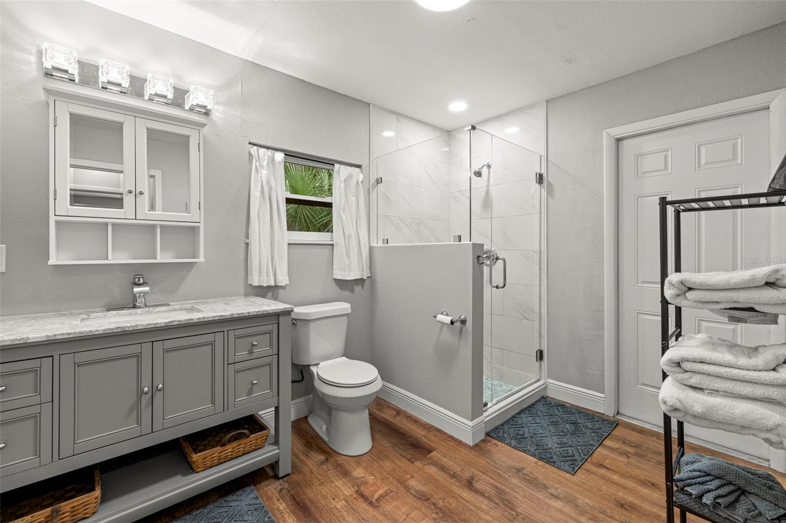 Image 22 of 58 For 323 Mira Vista Drive