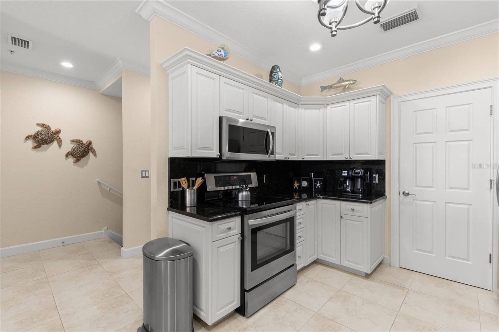 Image 10 of 69 For 300 Capri Boulevard 3