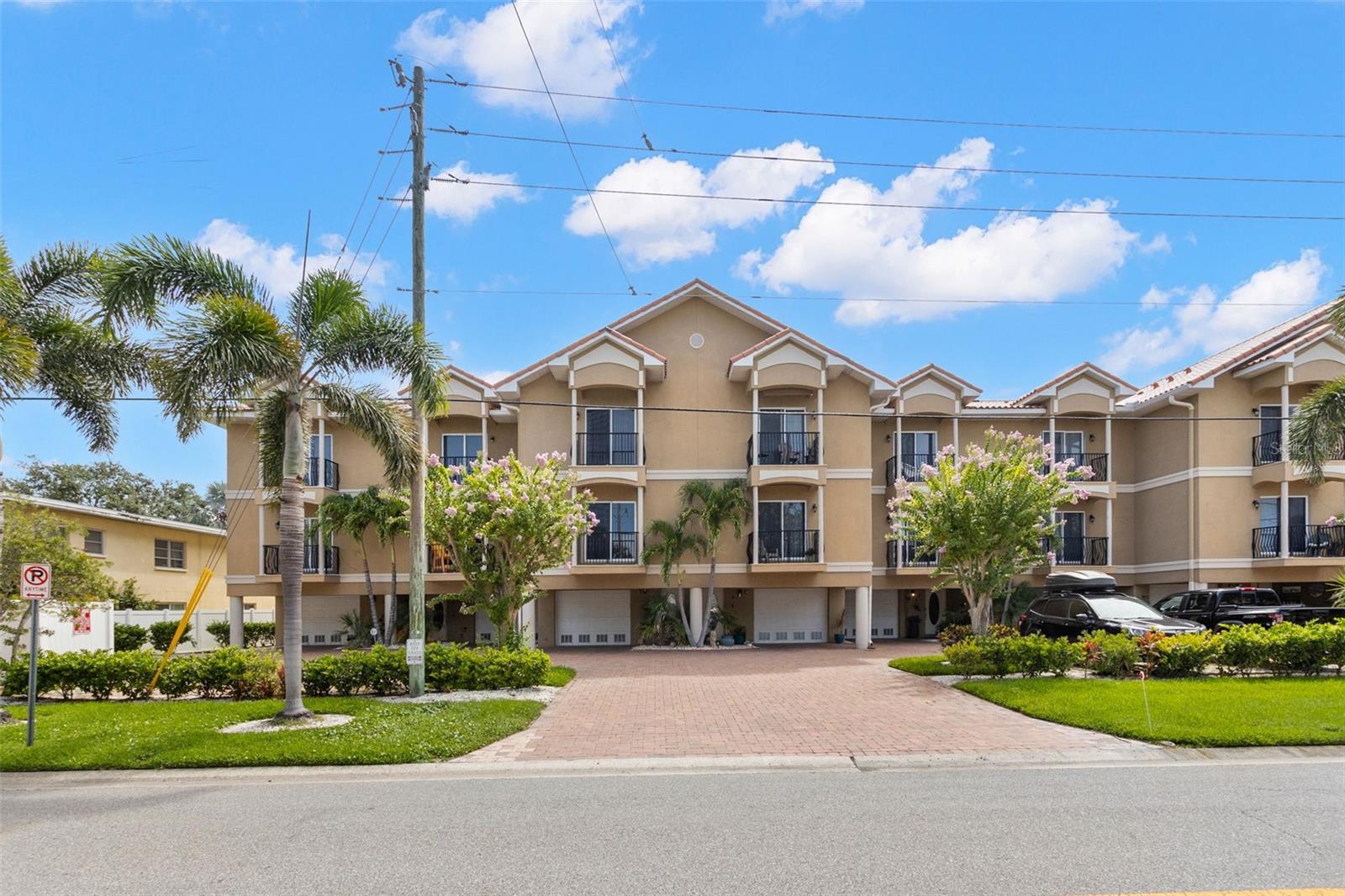 Image 2 of 69 For 300 Capri Boulevard 3