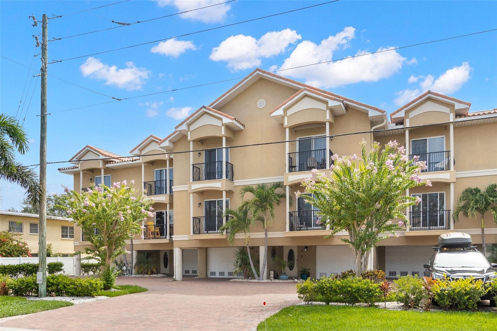 Image 3 of 69 For 300 Capri Boulevard 3