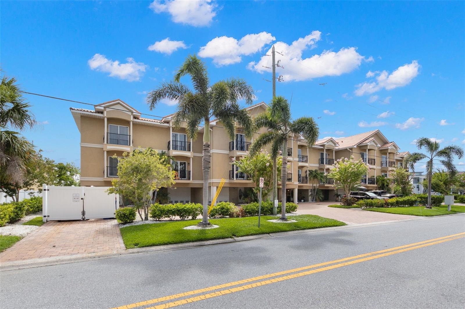 Image 57 of 69 For 300 Capri Boulevard 3