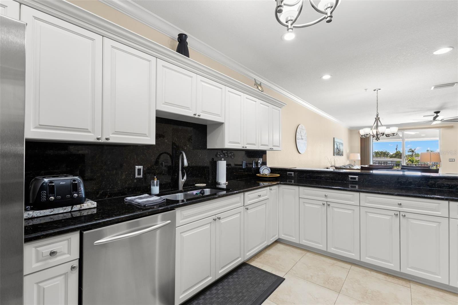 Image 7 of 69 For 300 Capri Boulevard 3