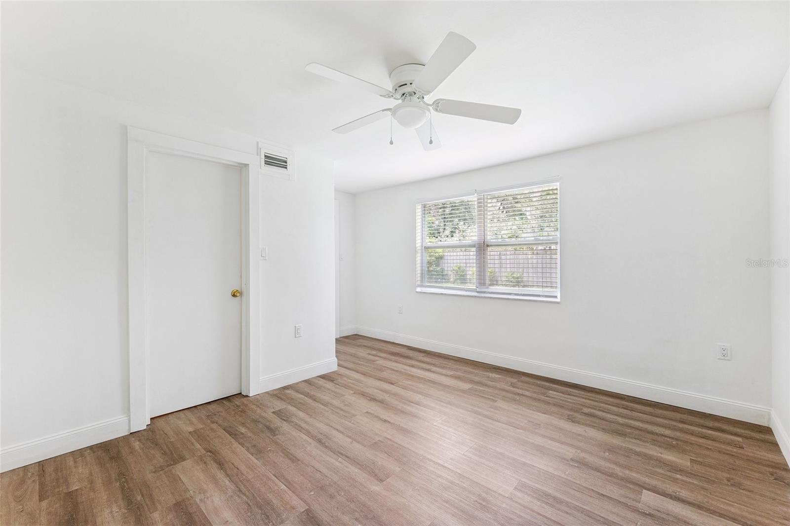 Listing photo id 11 for 1205 Hamilton Avenue