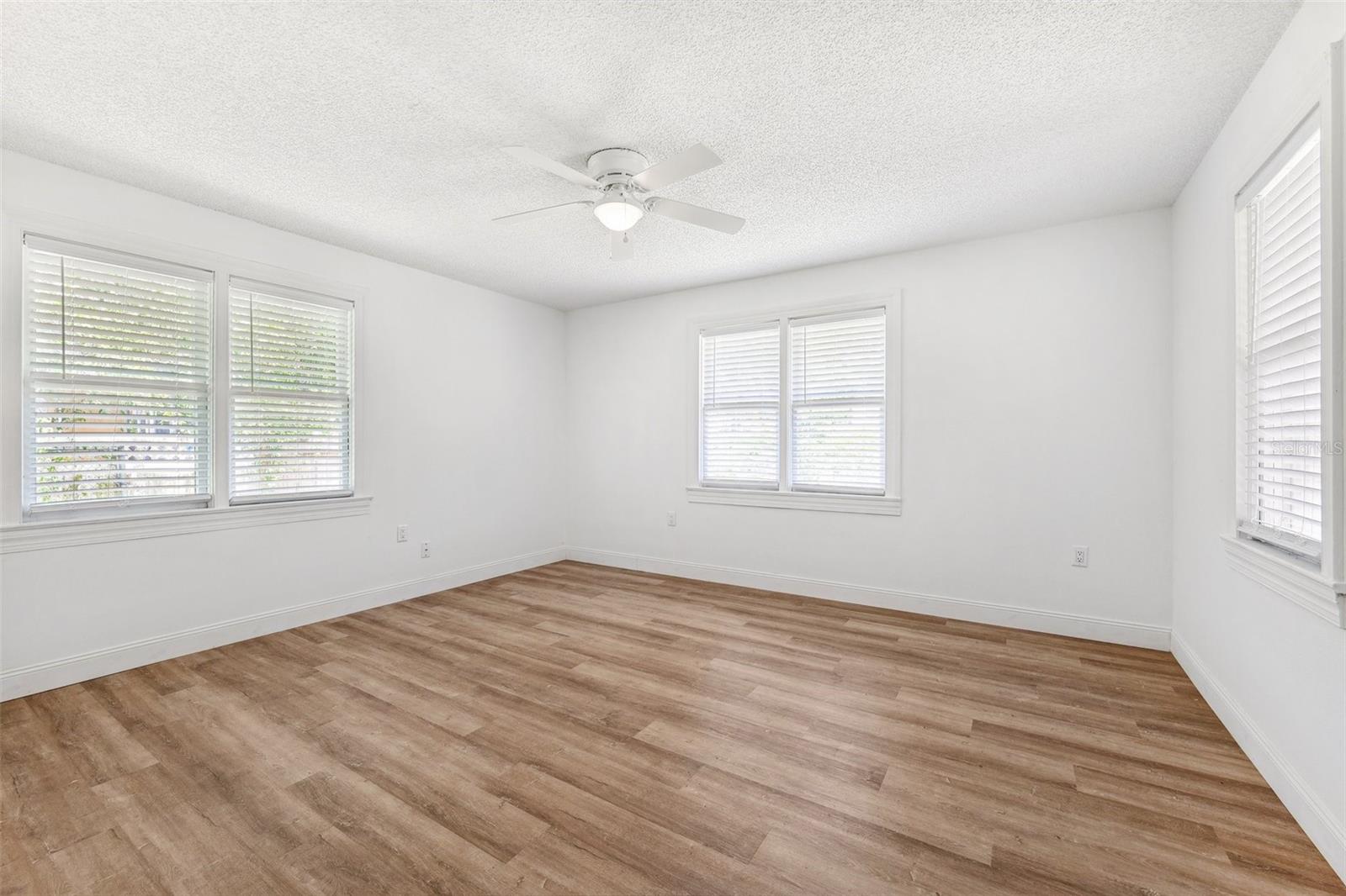 Listing photo id 14 for 1205 Hamilton Avenue