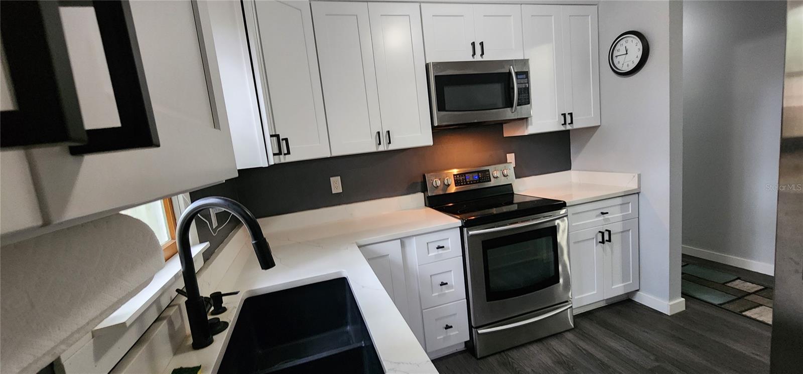 Image 11 of 48 For 680 1st Avenue N