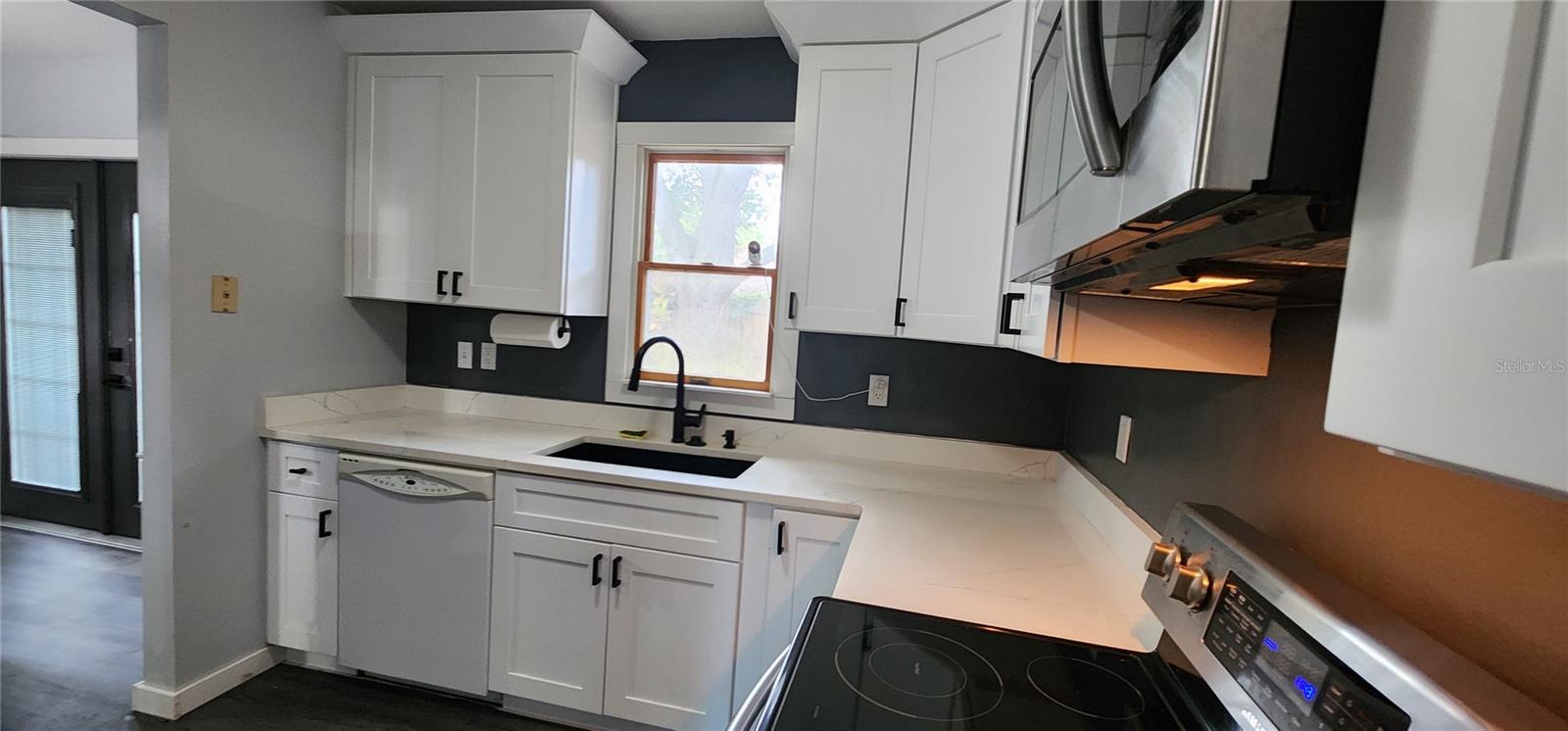 Image 12 of 48 For 680 1st Avenue N