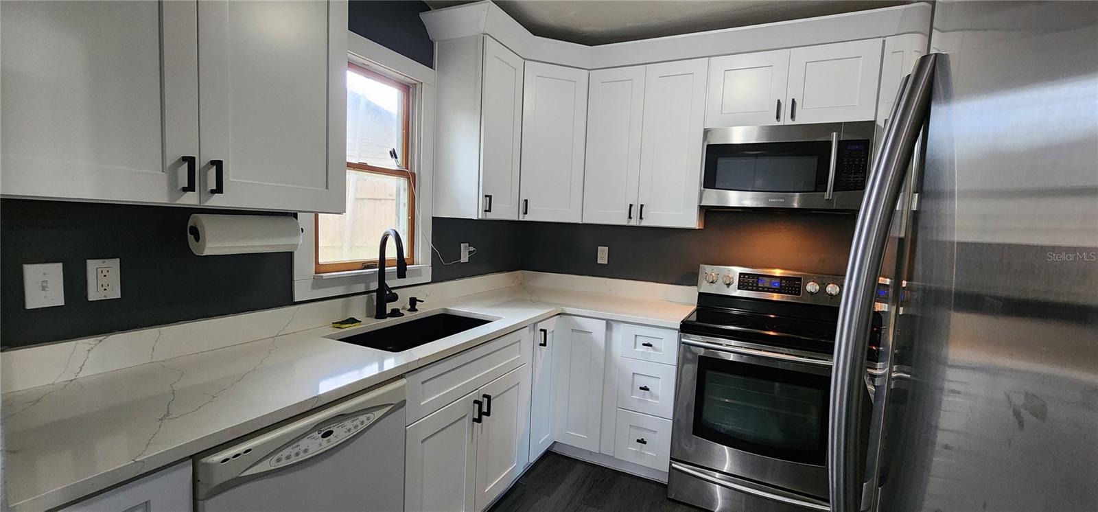Image 14 of 48 For 680 1st Avenue N