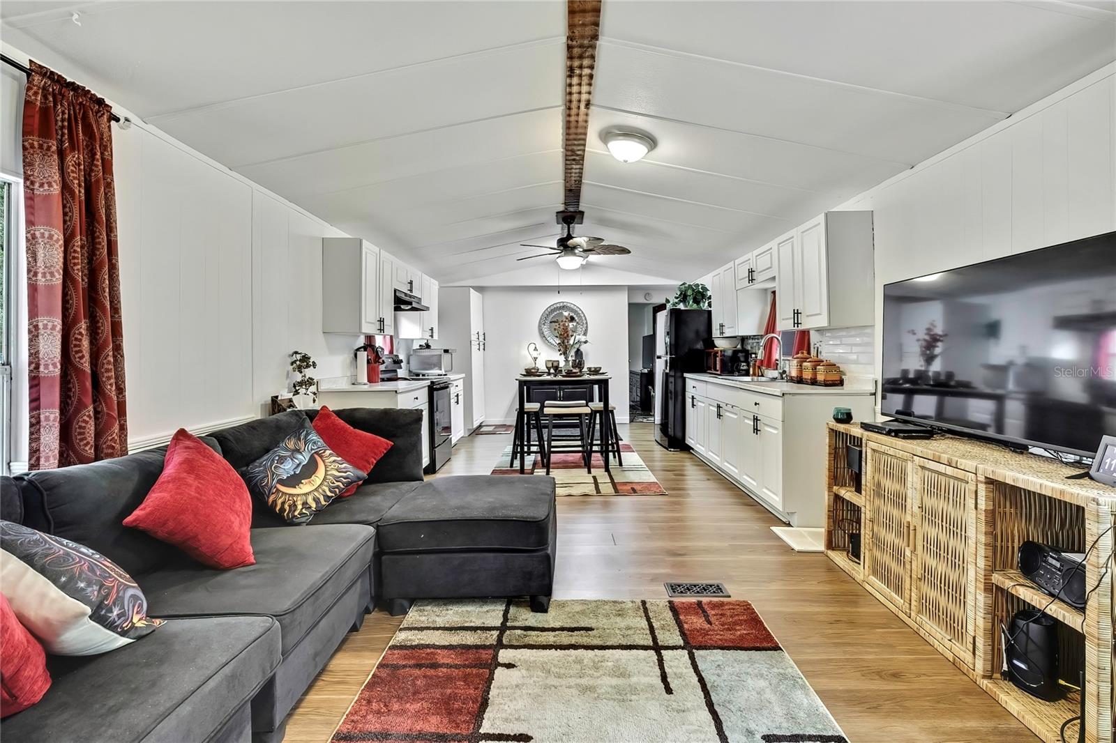 Listing photo id 10 for 3771 Millston Point