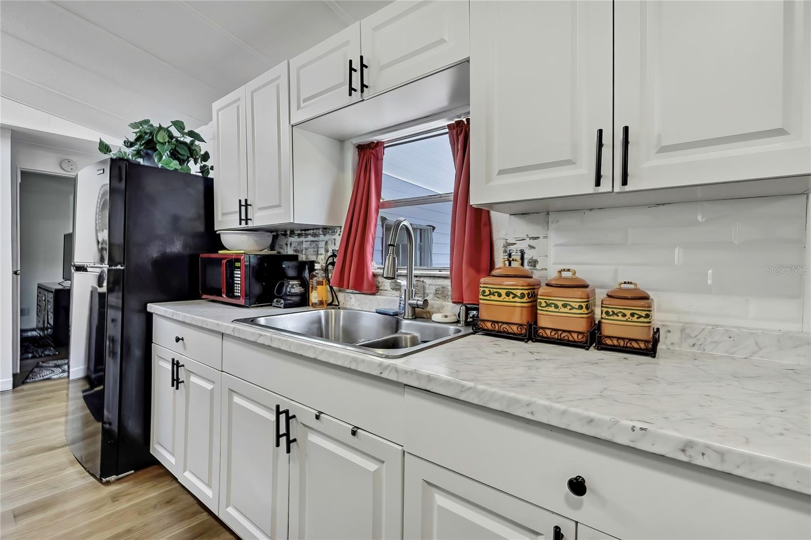 Listing photo id 12 for 3771 Millston Point