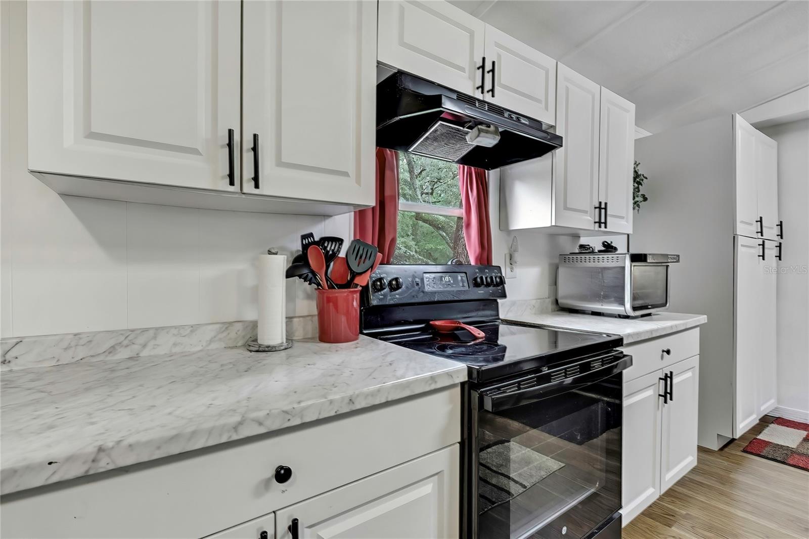 Listing photo id 13 for 3771 Millston Point