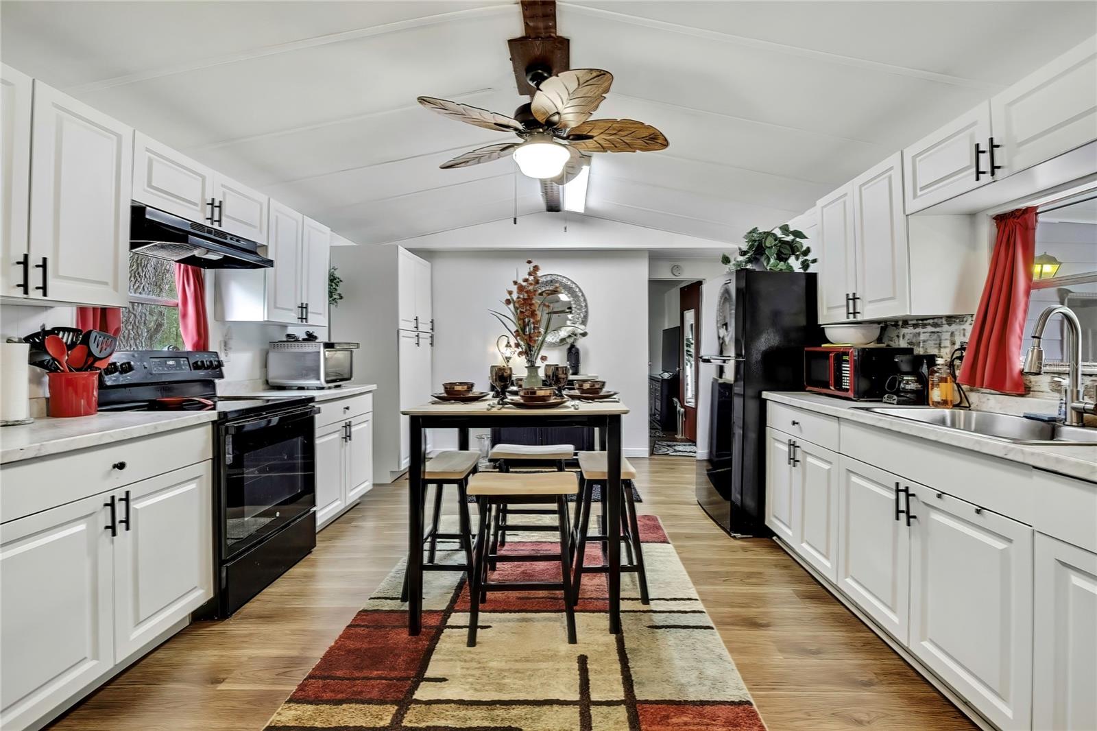 Listing photo id 14 for 3771 Millston Point
