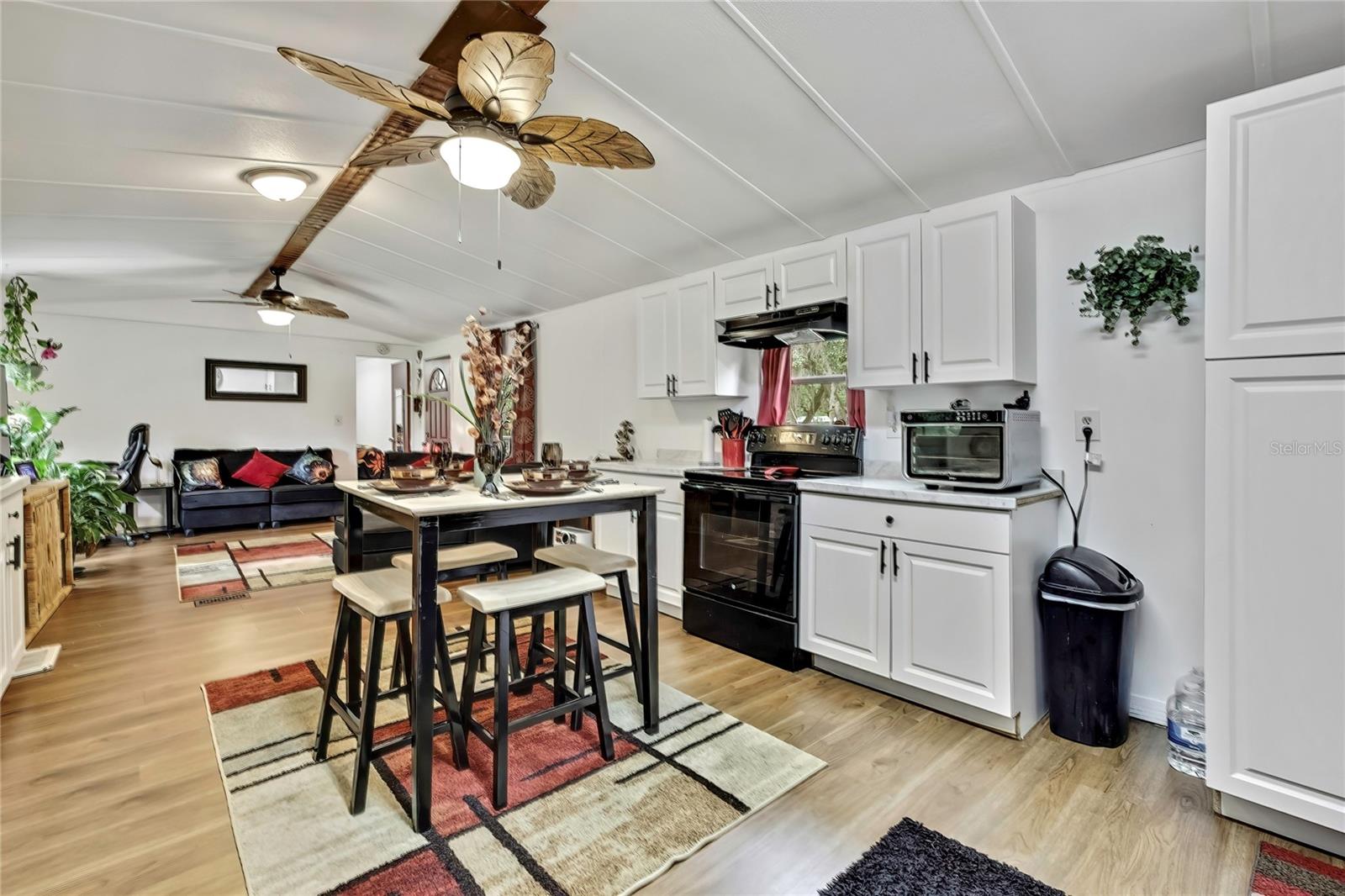 Listing photo id 16 for 3771 Millston Point