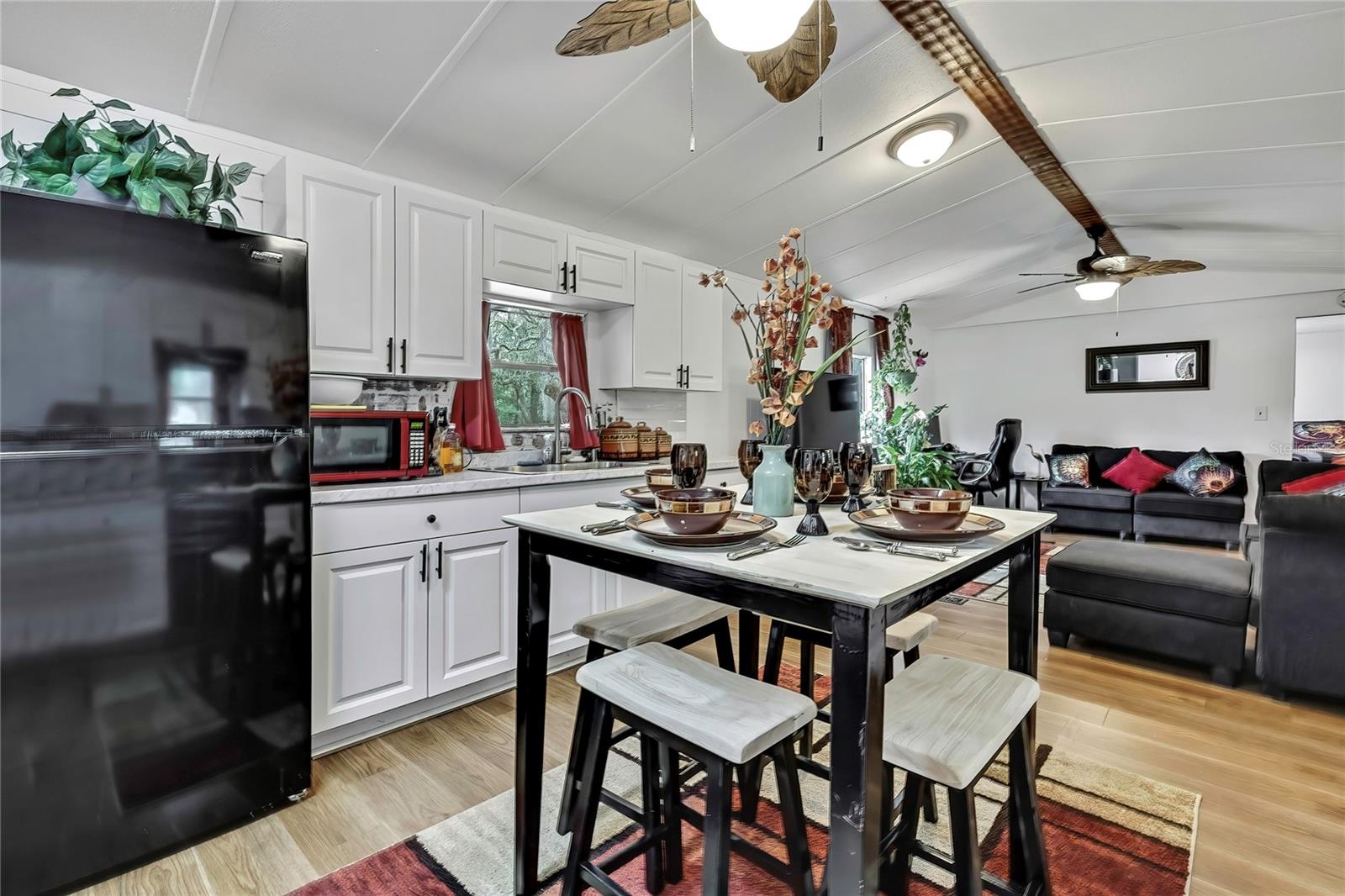 Listing photo id 17 for 3771 Millston Point