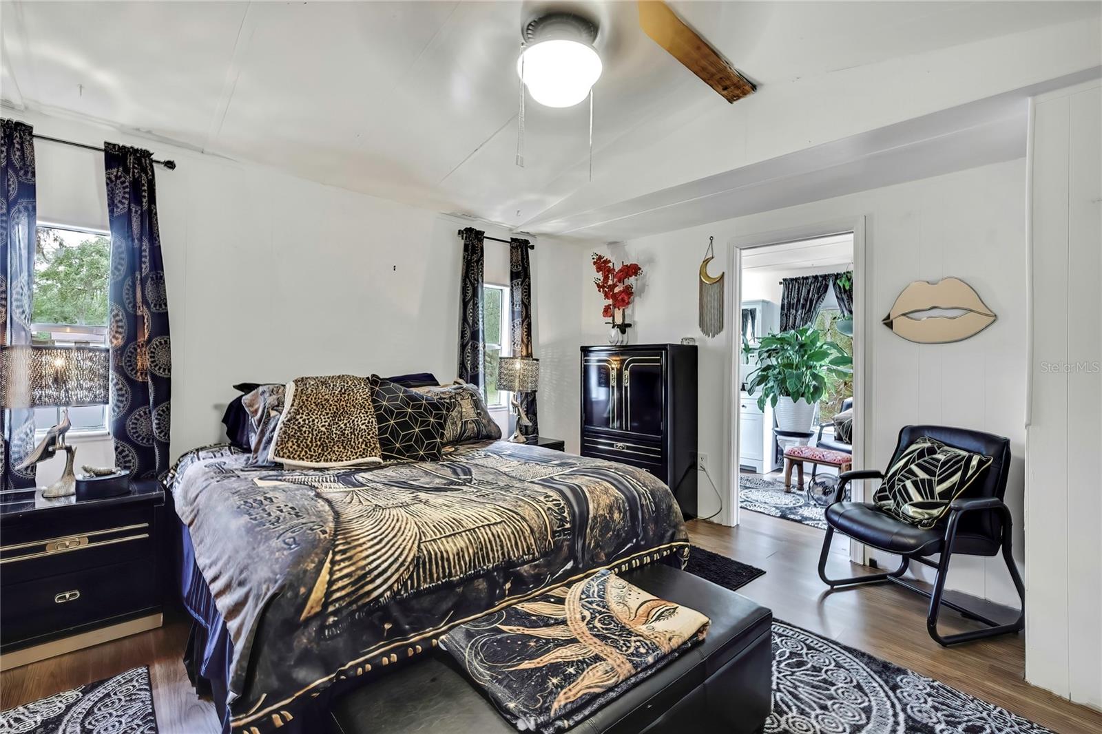 Listing photo id 18 for 3771 Millston Point