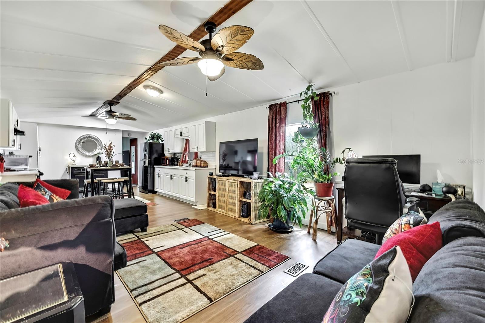 Listing photo id 7 for 3771 Millston Point