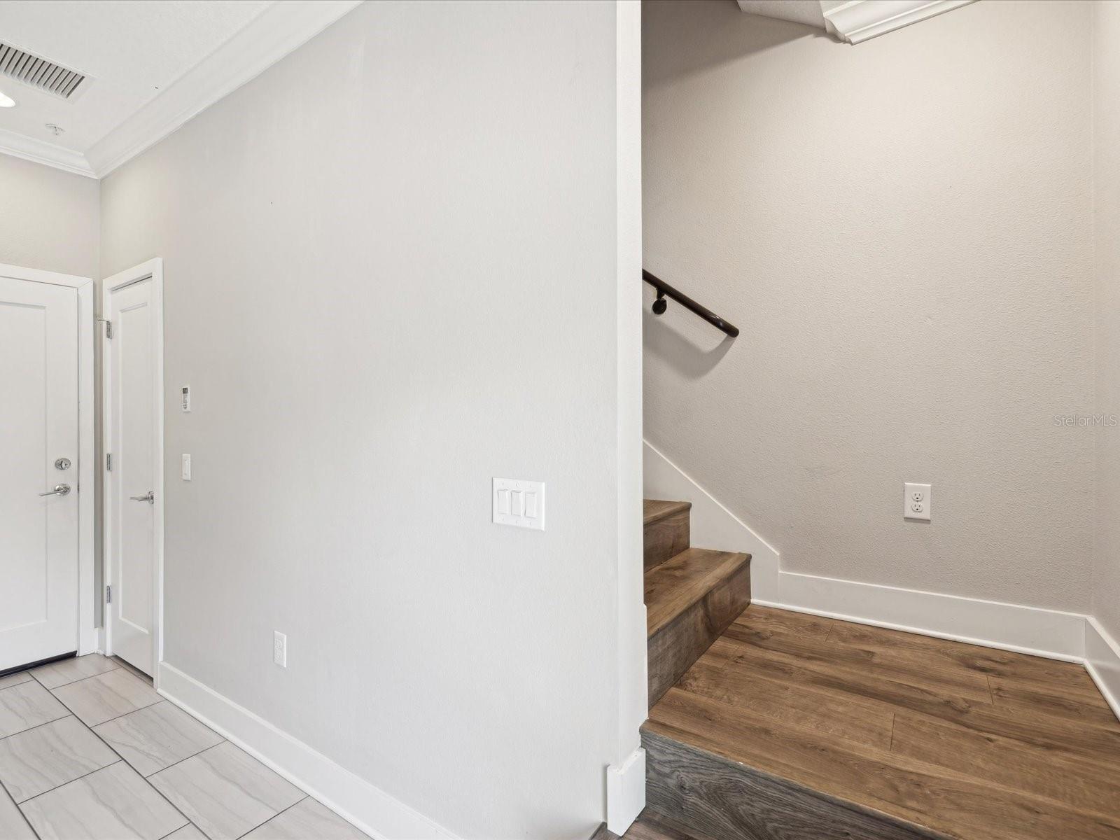 Image 12 of 87 For 946 Highand Avenue 24