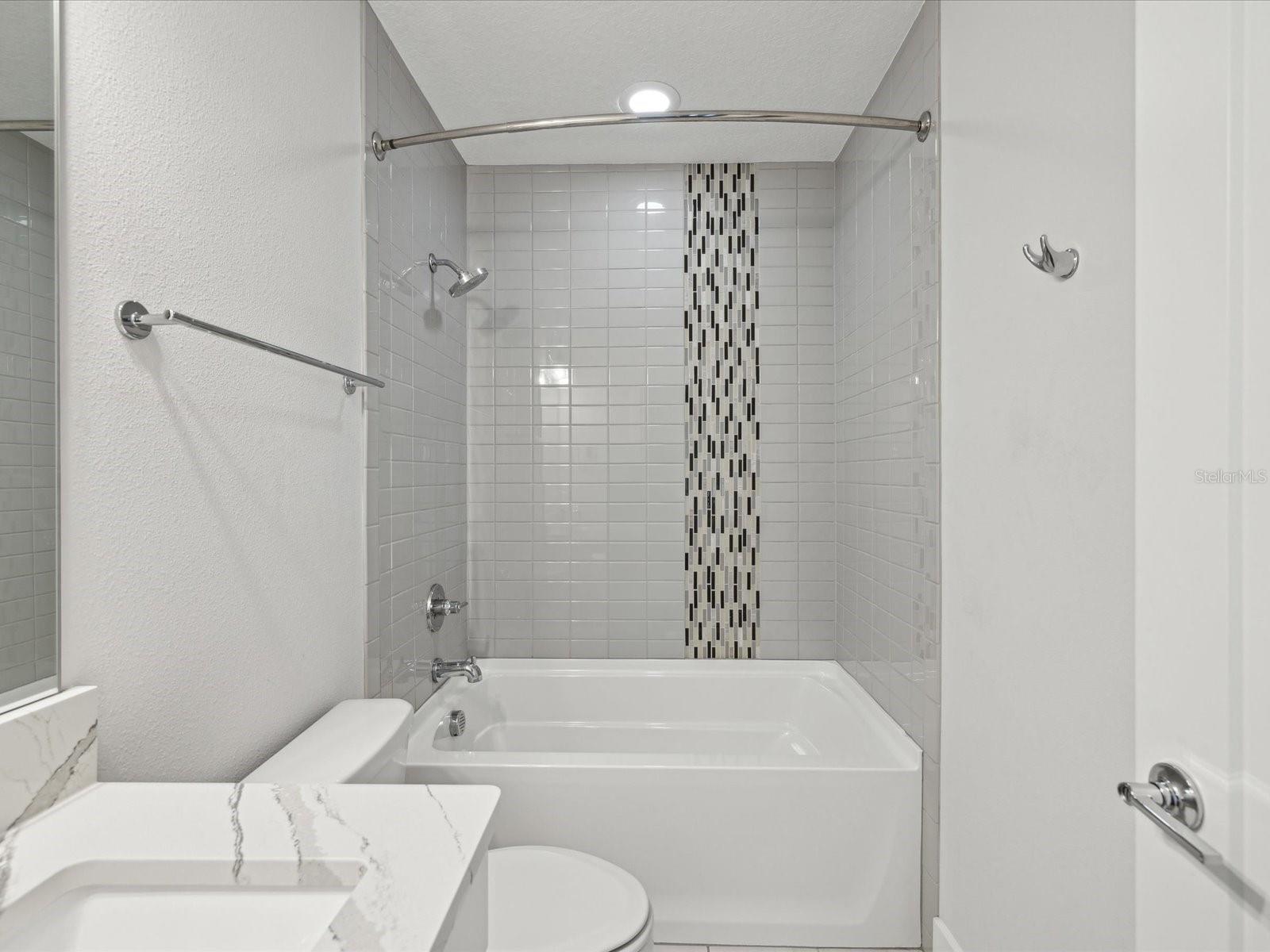 Image 32 of 87 For 946 Highand Avenue 24