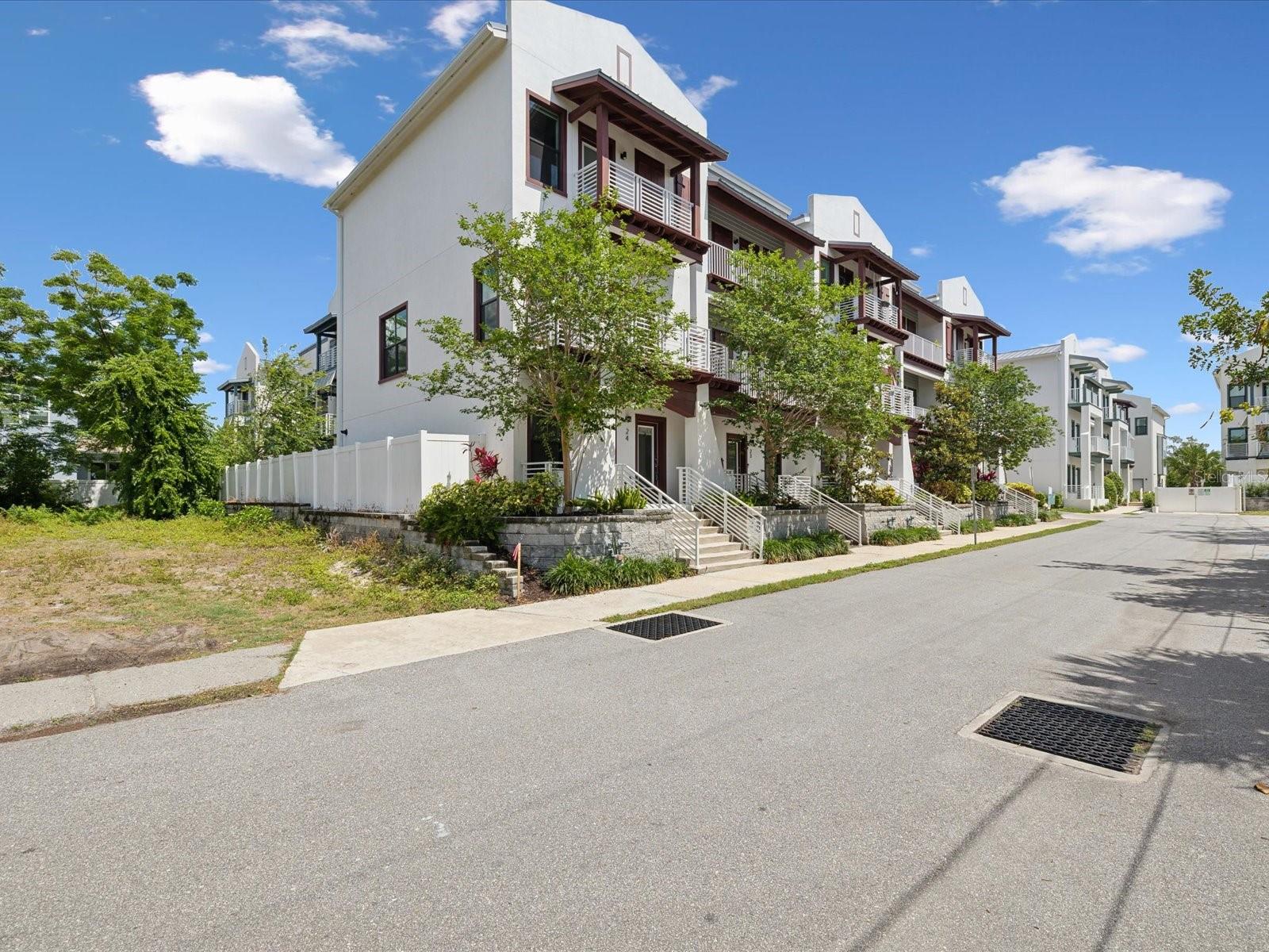 Image 41 of 87 For 946 Highand Avenue 24