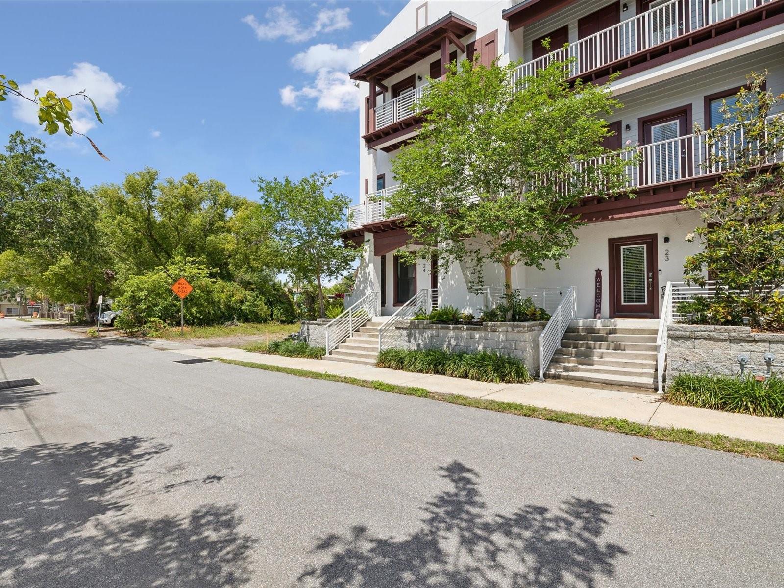 Image 42 of 87 For 946 Highand Avenue 24