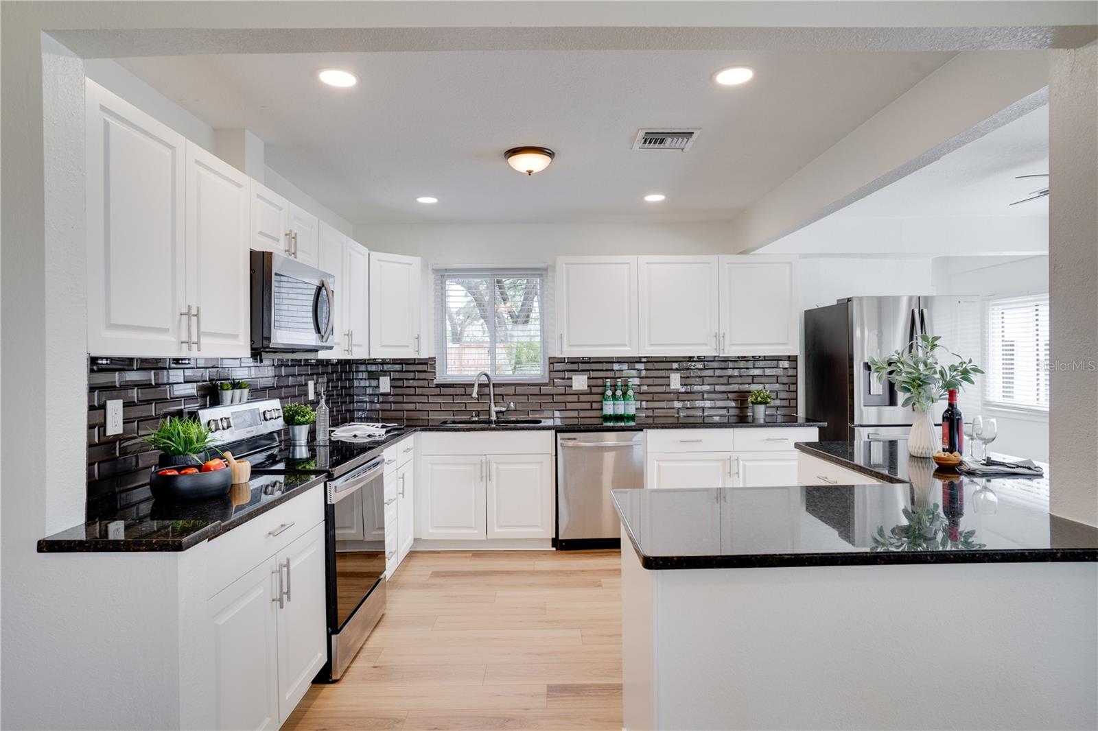 Listing photo id 10 for 6181 84th Avenue N